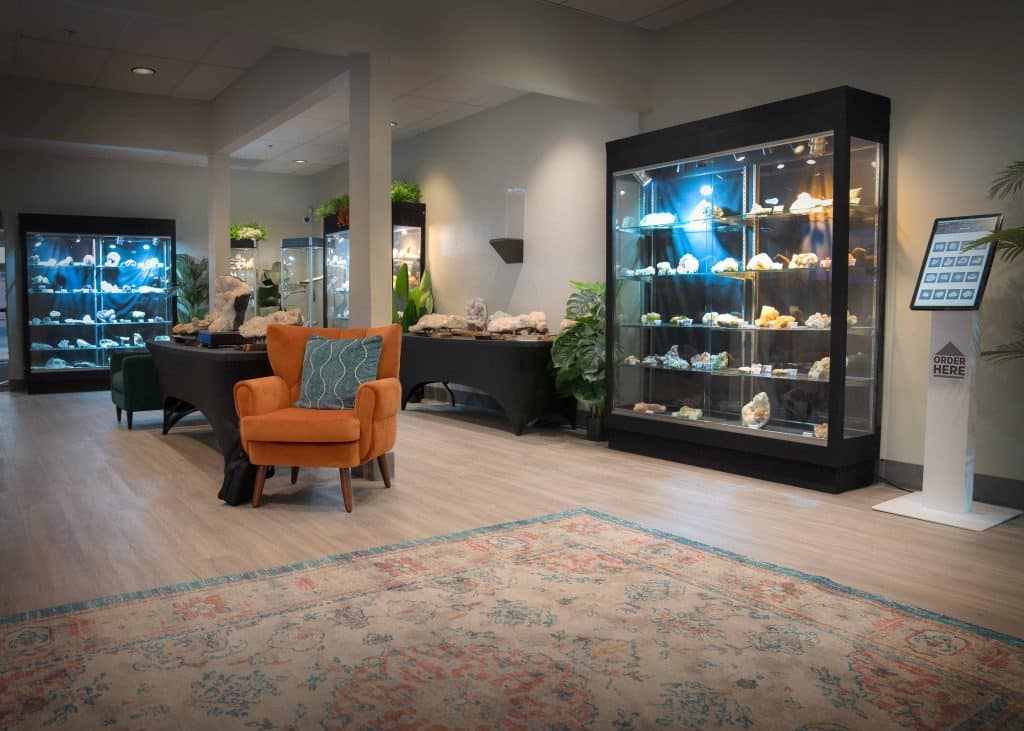 CC_RoomCenter_RugChair